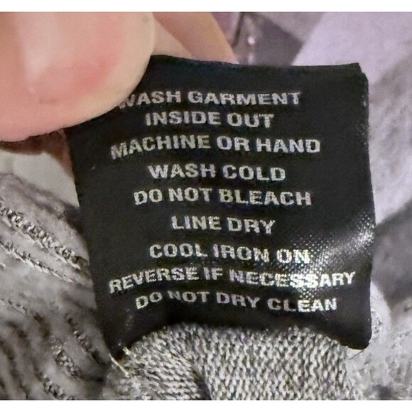 LOVE + LACE Top Women’s M Gray 3/4 Sleeve Bling Skii Season Graphic Sweater - Picture 11 of 11